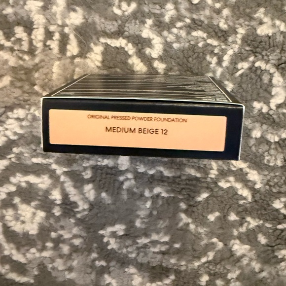 bareMinerals Original Pressed Powder Foundation in Medium Beige 12 - Picture 3 of 3